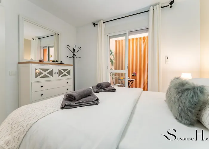 50 Meters From The Beach, 1 Bedroom With Parking *