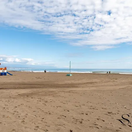 50 Meters From The Beach, 1 Bedroom With Parking *