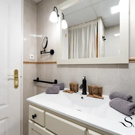 Apartment 50 Meters From The Beach, 1 Bedroom With Parking *
