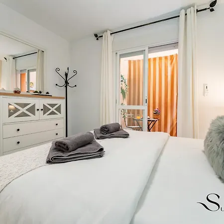 50 Meters From The Beach, 1 Bedroom With Parking *