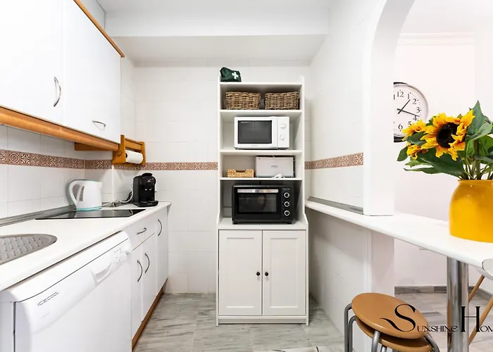 50 Meters From The Beach, 1 Bedroom With Parking * Torremolinos