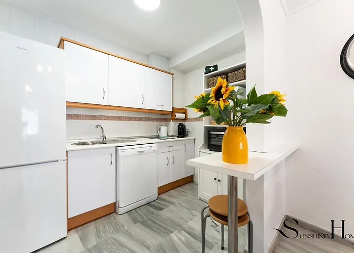 50 Meters From The Beach, 1 Bedroom With Parking