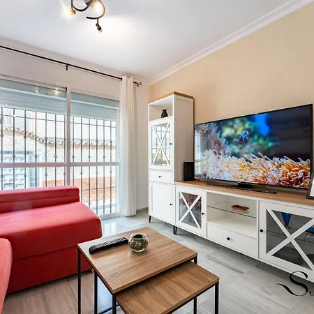 50 Meters From The Beach, 1 Bedroom With Parking * トレモリノス