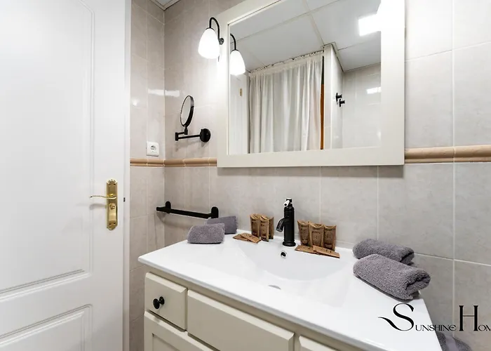 Lägenhet 50 Meters From The Beach, 1 Bedroom With Parking *