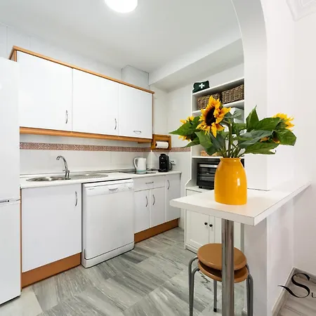 50 Meters From The Beach, 1 Bedroom With Parking